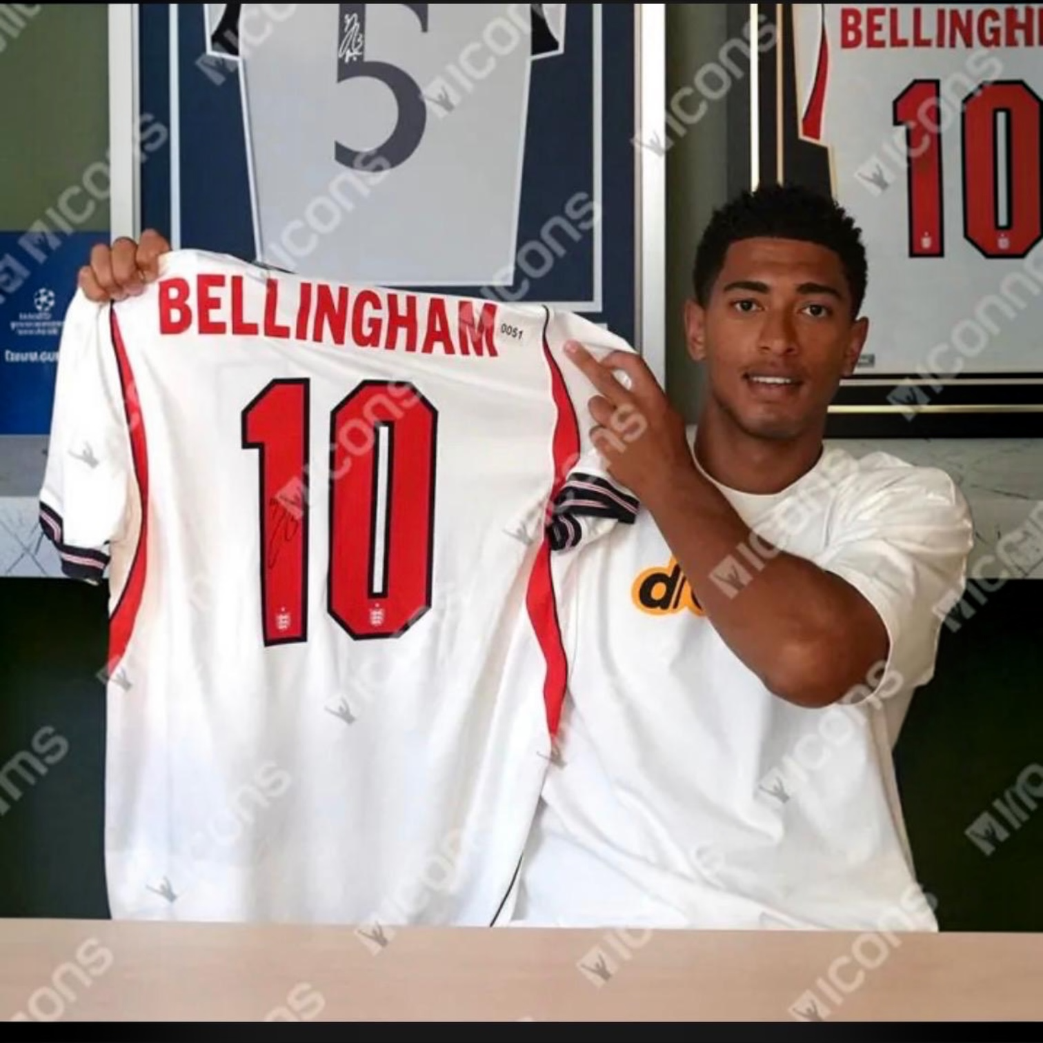 Jude Bellingham Official 2026 FIFA World Cup Back Signed England 2026 Home Shirt in Deluxe packaging